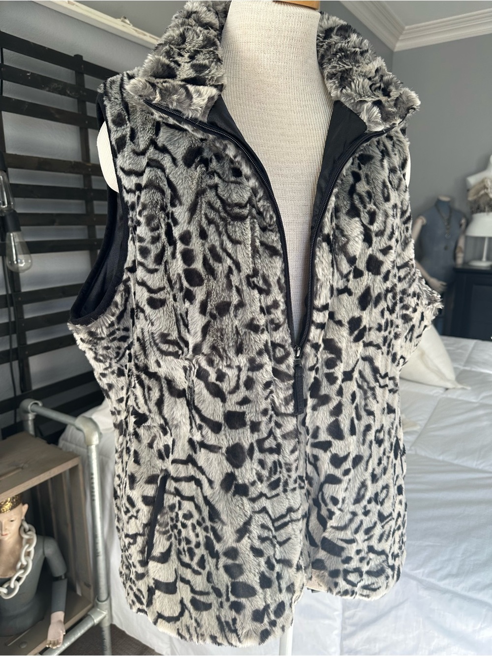 Coldwater Creek Faux Fur Animal Print Vest Black Gray size XL